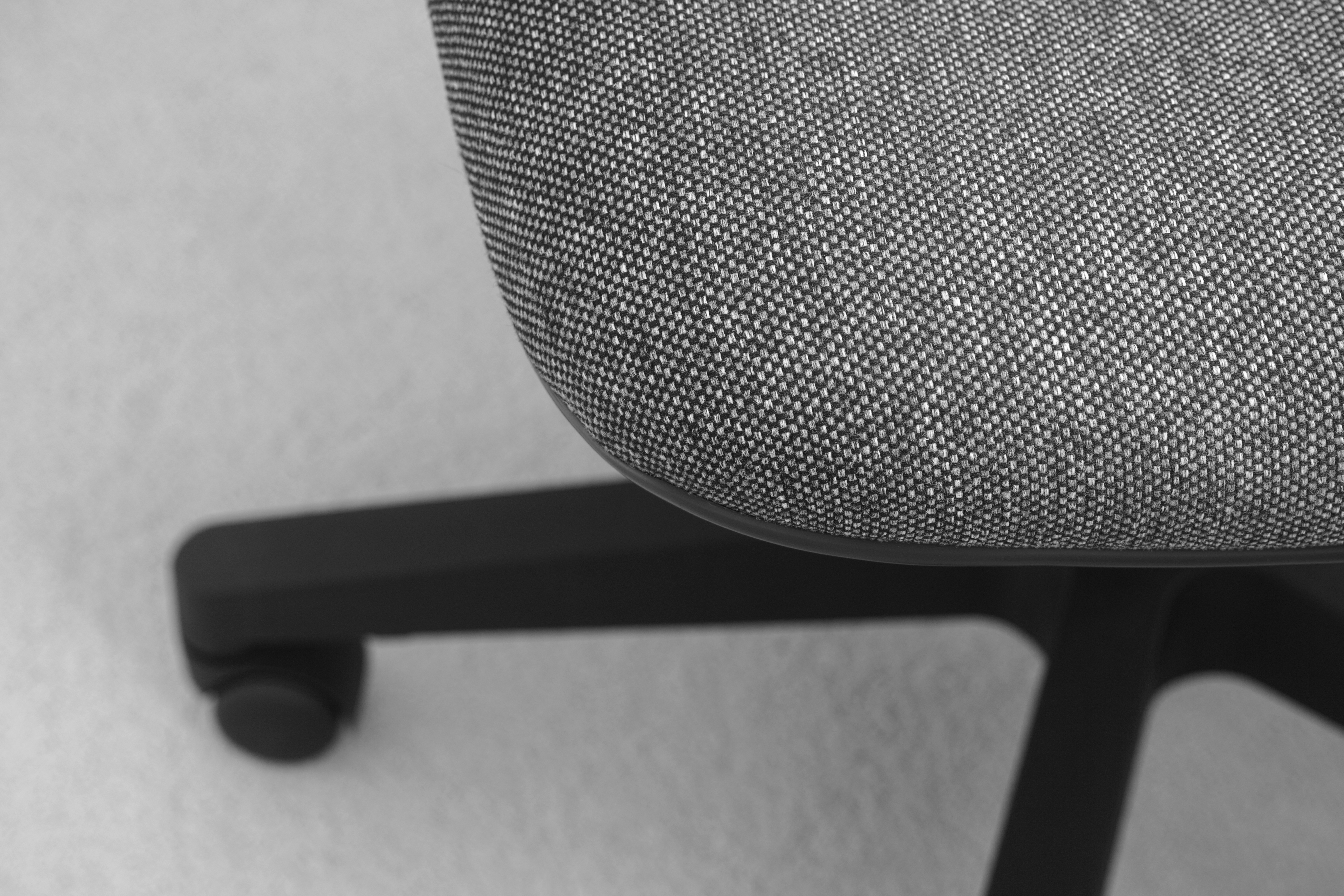 Sydd textil på kontorsstol